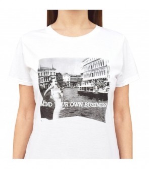 MIND YOUR OWN BUSINESS franela blanco y negro senos