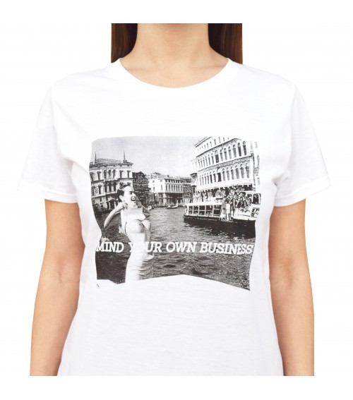 MIND YOUR OWN BUSINESS franela blanco y negro senos